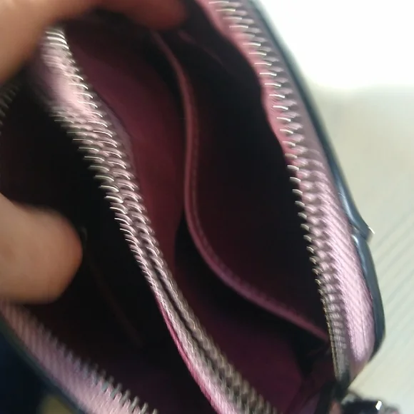 Elegant Pink Leather Crossbody Bag - Picture 13 of 16